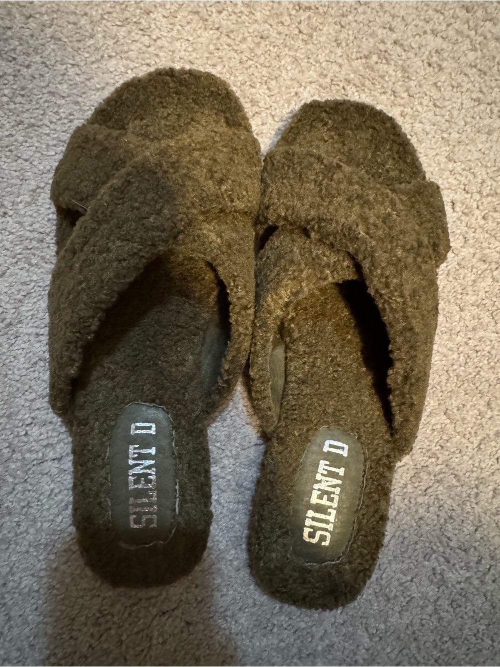 SILENT D Olive Green Fuzzy Slide